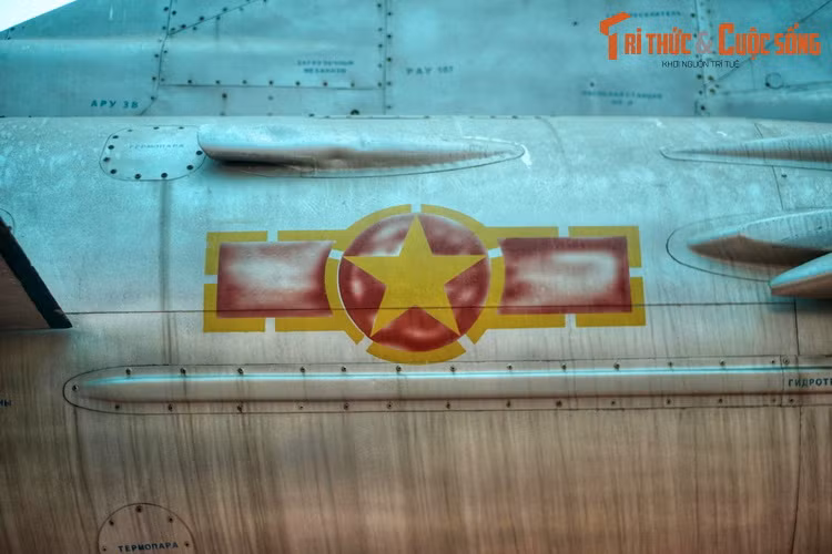 Vào năm 2012, chiếc máy bay MiG-21 số hiệu 5121 huyền thoại đã được công nhận là Bảo vật quốc gia của Việt Nam.