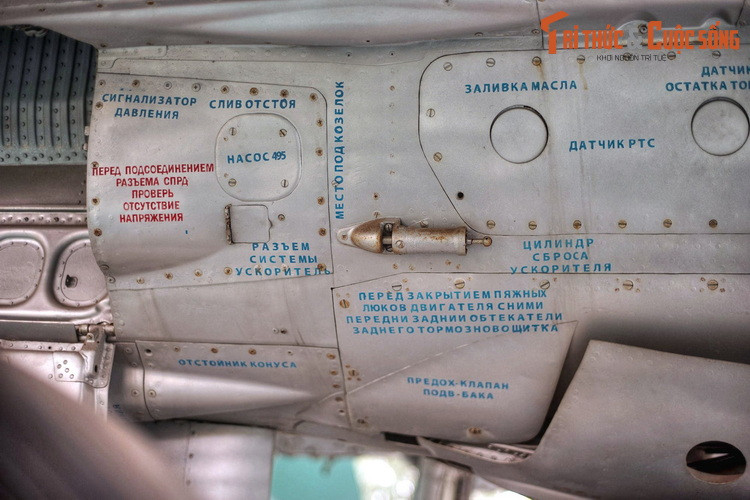 Tháng 10/2007, khi đang làm nhiệm vụ huấn luyện trong Nha Trang, chiếc MiG-21 từng bắn hạ “pháo đài bay” B-52 được Trường Sỹ quan không quân xử lý an toàn, vận chuyển từ Khánh Hòa về lắp ráp và trưng bày tại Bảo tàng Lịch sử Quân sự Việt Nam.