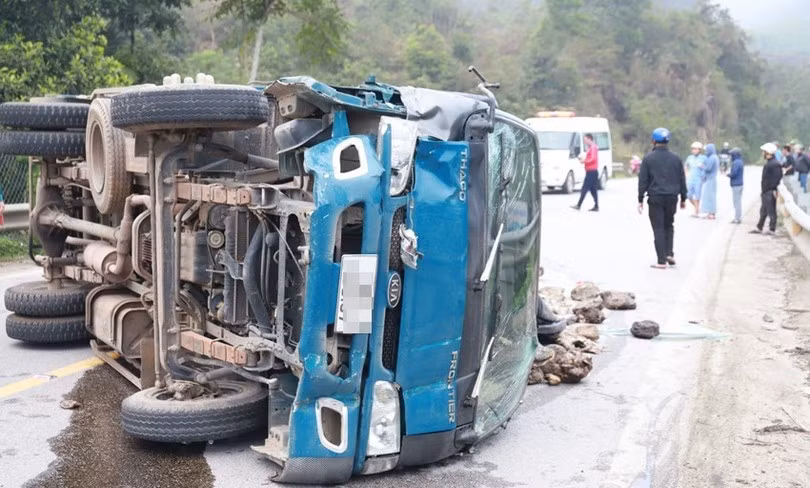 Khởi tố tài xế xe tải tông 2 mẹ con tử vong Khoi to tai xe xe tai tong 2 me con tu vong