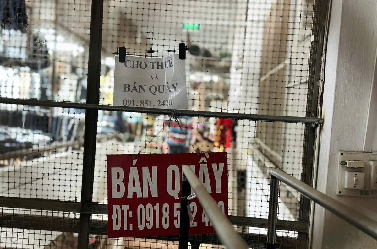 Tình trạng này xảy ra từ lâu do hoạt động kinh doanh không hiệu quả, nhiều người đã ngưng kinh doanh tại chợ để đợi khách cho thuê hoặc sang nhượng lại kiot.