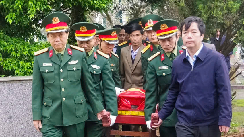 Truy điệu, an táng hài cốt liệt sĩ được tìm thấy tại Quảng Trị Truy dieu, an tang hai cot liet si duoc tim thay tai Quang Tri