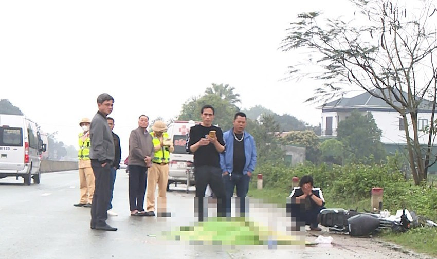 Xe máy tông vào đuôi xe tải, người đàn ông tử vong tại chỗ Xe may tong vao duoi xe tai, nguoi dan ong tu vong tai cho