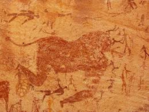 Hầu hết các bức tranh nguyên thủy miêu tả cảnh săn bắn, sinh hoạt của người xưa. Tuy nhiên, có một bức tranh bí ẩn trên vách hang động khiến nhiều nhà nghiên cứu, khảo cổ bối rối.