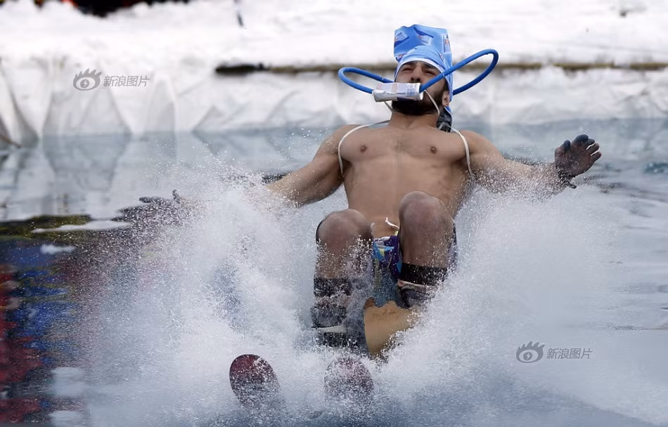 Đây là sự kiện trượt tuyết hàng năm thu hút hàng trăm thí sinh khắp mọi nơi. Tham gia cuộc thi này, những thí sinh không cần phải có những bài trượt kỹ thuật đỉnh cao hay đẹp mắt. (Theo Sina)