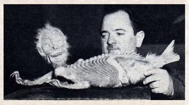 Vào thời điểm đó, ở Nhật Bản có những sinh vật gọi là "mermen" mình cá, đầu và chân tay là khỉ được tạo ra để thu hút du khách. (Theo Boredom)