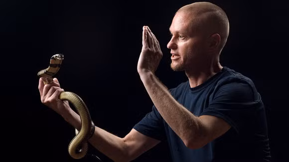 Tuy đã vượt qua một cách thần kỳ và sống lại nhưng Tim cũng phải thừa nhận đó thực sự là sai lầm lớn. Nỗi ám ảnh về việc tìm ra một loại vắc xin mới có thể tiêm chủng cho mọi người đã khiến Tim gặp nhiều khó khăn trong cuộc sống.