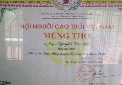 Chứng nhận mừng thọ của Hội Người cao tuổi Việt Nam, cụ Bò 110 tuổi.