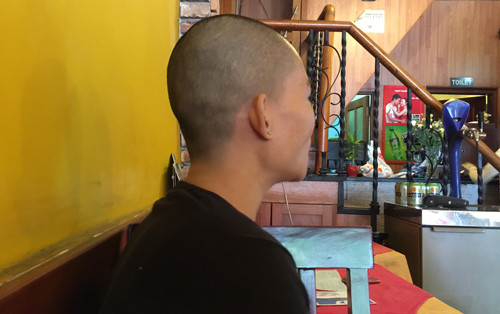 Chị P. xuống tóc vì tìm được con gái bị bắt cóc.