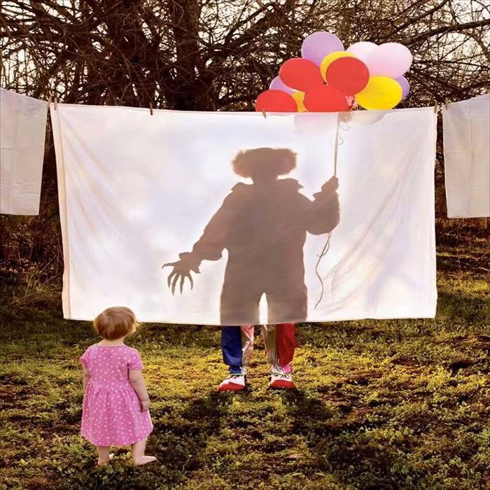 Trên thế giới, rất nhiều người hoảng sợ khi nhìn thấy những chú hề và hình ảnh gây ám ảnh này giải thích lý do tại sao. (Theo Emgn)