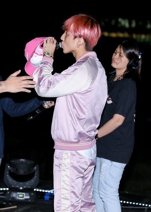 Bận rộn chuẩn bị cho concert sắp diễn ra, Sơn Tùng M-TP dường như đang làm việc quá sức và không có đủ thời gian để nghỉ ngơi.