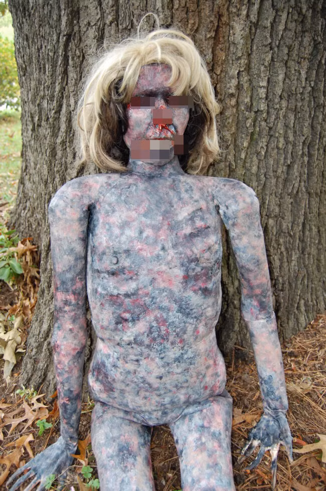 Mặc dù là giả nhưng những xác chết này được làm rất thật, từ tình trạng cơ thể đến biến dạng chi tiết, thực sự là những xác chết gây kinh hoàng cho những người yếu tim. (Theo Viral)