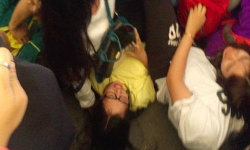 Fan Việt sẵn sàng giẫm lên đồng loại để được gặp sao ở Hàn đến, vậy liệu kịch bản hôn ghế thần tượng có lặp lại một lần nữa?