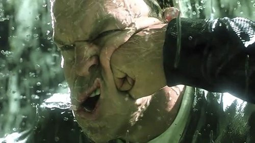 2. Mơ thấy người hoặc quái vật đánh vào đầu. Mật mã của giấc mơ ở đây là dấu hiệu cho thấy bạn có thể mắc bệnh liên quan tới u não hoặc liên quan tới hệ thống thần kinh.