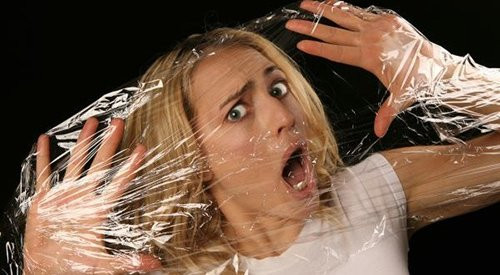 3. Mơ thấy bị ngạt thở. Nếu bạn ngủ mơ thấy mình bị ngạt thở hay khí quản bị vướng thì có thể là điềm báo liên quan tới các bệnh về hô hấp.