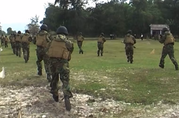 Thực hành huấn luyện đánh chiếm mục tiêu.