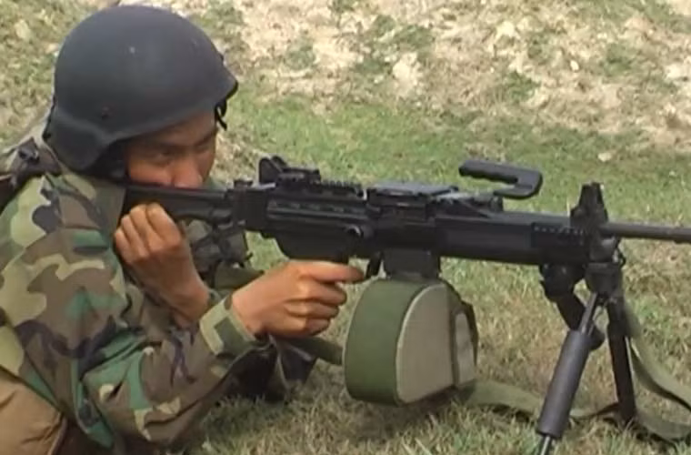 Chi viện, chế áp hỏa lực địch, tạo điều kiện cho các bộ phận khác tiến công.