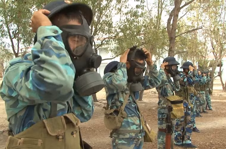 Huấn luyện sử dụng mặt lạ phòng độc.