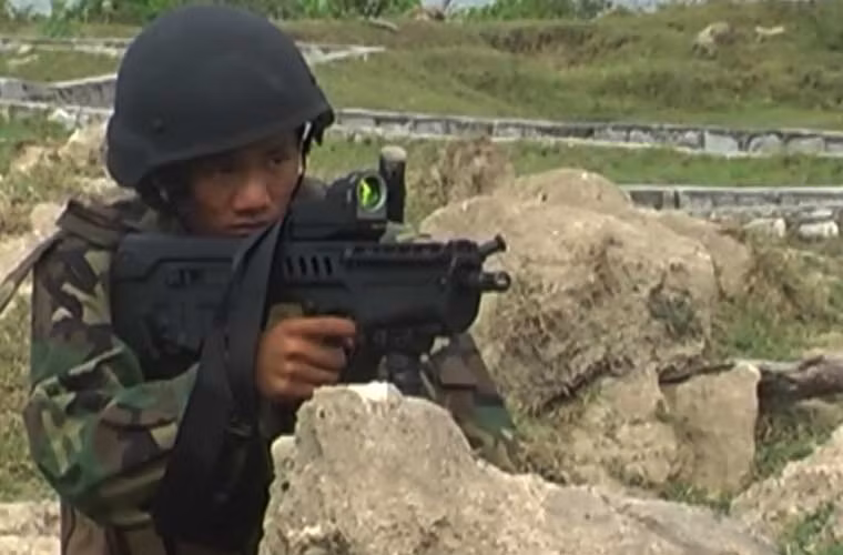 Sẵn sàng nhả đạn.