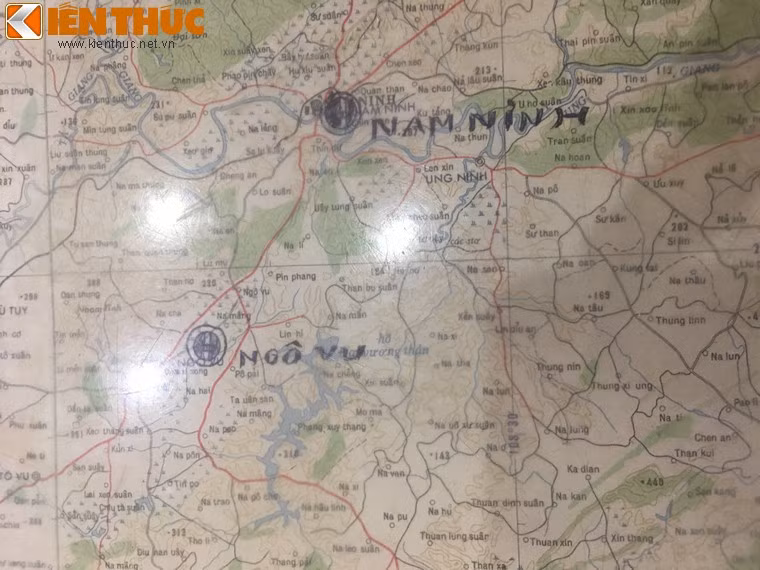 Các tình huống khiến phi công MiG của Việt Nam phải đi hạ cánh nhờ được dự đoán bao gồm máy bay bị hư hỏng khi giao tranh, vẫn bay được nhưng không thể quay đầu hoặc phi công ta bị máy bay Mỹ truy đuổi.