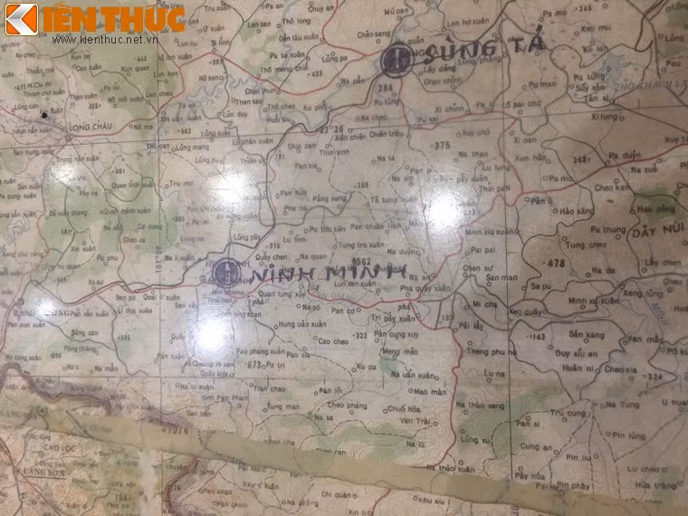 Một vài sân bay của nước bạn Trung Quốc khu vực gần biên giới phía Bắc Việt Nam cũng được đánh dấu trên bản đồ. Trong trường hợp phi công gặp sự cố không thể bay về các sân bay trong nước, họ sẽ được dẫn đường chỉ định hạ cánh ở một sân bay của nước bạn.