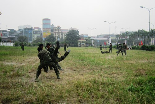 Thiếu tá Ngô Trường Giang, Tiểu đoàn trưởng Tiểu đoàn KSQS 103 cho biết: “Huấn luyện đi đôi với rèn luyện thể lực bộ đội là một trong những tiêu chí hàng đầu mà Đảng ủy, chỉ huy tiểu đoàn xác định và duy trì thường xuyên, có nền nếp.