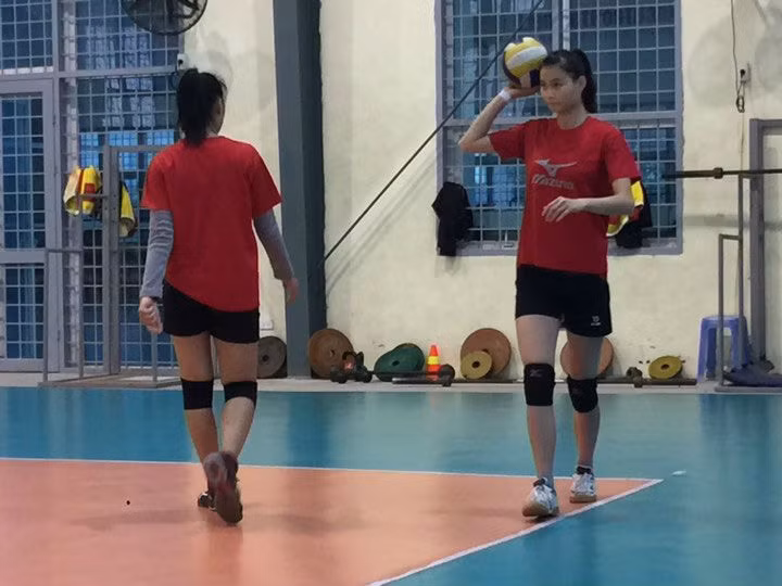 Nguyễn Thị Lệ Thảo (phải).