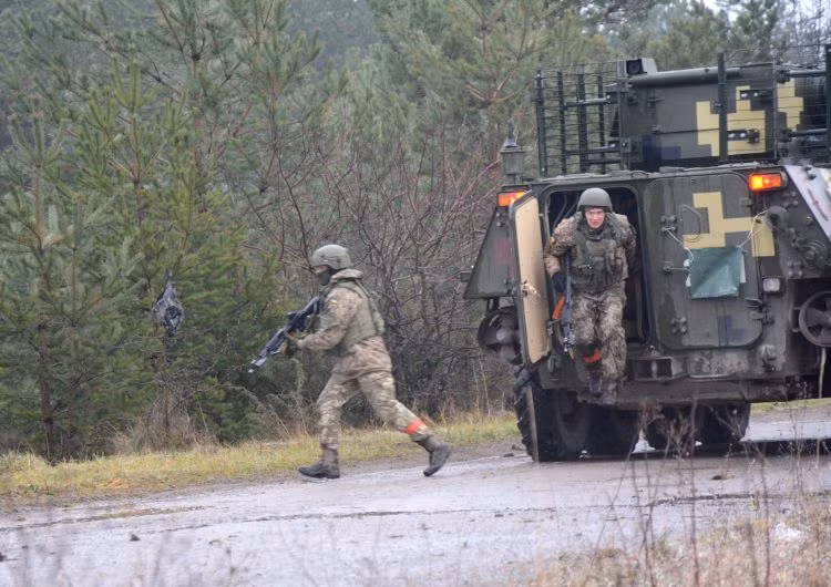 Các xe thiết giáp chở quân tiên tiến này được xác nhận thuộc biên chế của Tiểu đoàn 92 Lữ đoàn bộ binh cơ giới Ukraine. Nguồn ảnh: Defence.