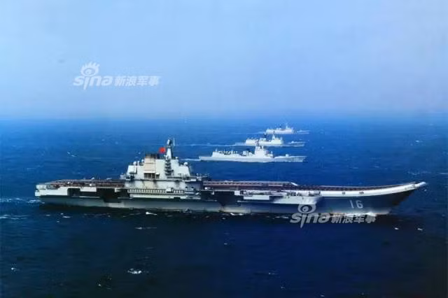 Trong tương lai, rất có thể Hải quân Trung Quốc sẽ phải tái cơ cấu lại nhóm tác chiến tàu sân bay hiện có để hoàn thiện năng lực tác chiến của lực lượng này. Nhưng gánh nặng lên Hải quân Trung Quốc vẫn còn đó khi họ chuẩn bị tiếp nhận tàu sân bay thứ ba và biên đội tàu chiến của Bắc Kinh đang phải căng mình hết cỡ để có thể bảo vệ ba tàu sân bay cùng một lúc. Nguồn: Sina.