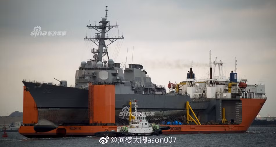 Cuối tuần vừa rồi, khu trục hạm USS Fitzgerald số hiệu DDG-62 của Hải quân Mỹ đã được đưa lên cảng cạn để lên đường về nước sửa chữa sau gần nửa năm nằm tại Nhật Bản sau khi nó bị đâm thủng hồi trung tuần tháng 6 vừa qua. Nguồn ảnh: Sina.