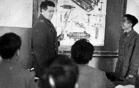 Trung tá Ivanov Aleksandr - giáo viên về đạn tên lửa. Trung tá Ivanov Aleksandr - giáo viên về đạn tên lửa.