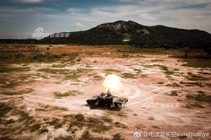Trong thời điểm khi mà những chiếc xe tăng T-90S Việt Nam đặt mua từ Nga có lẽ phải tới năm 2018 mới được về nước, thì những cái tên như xe tăng VT-4 và T-84 đã giúp Thái Lan trở thành quốc gia sở hữu lực lượng tăng thiết giáp mạnh bậc nhất trong khu vực. Nguồn ảnh: Sina.