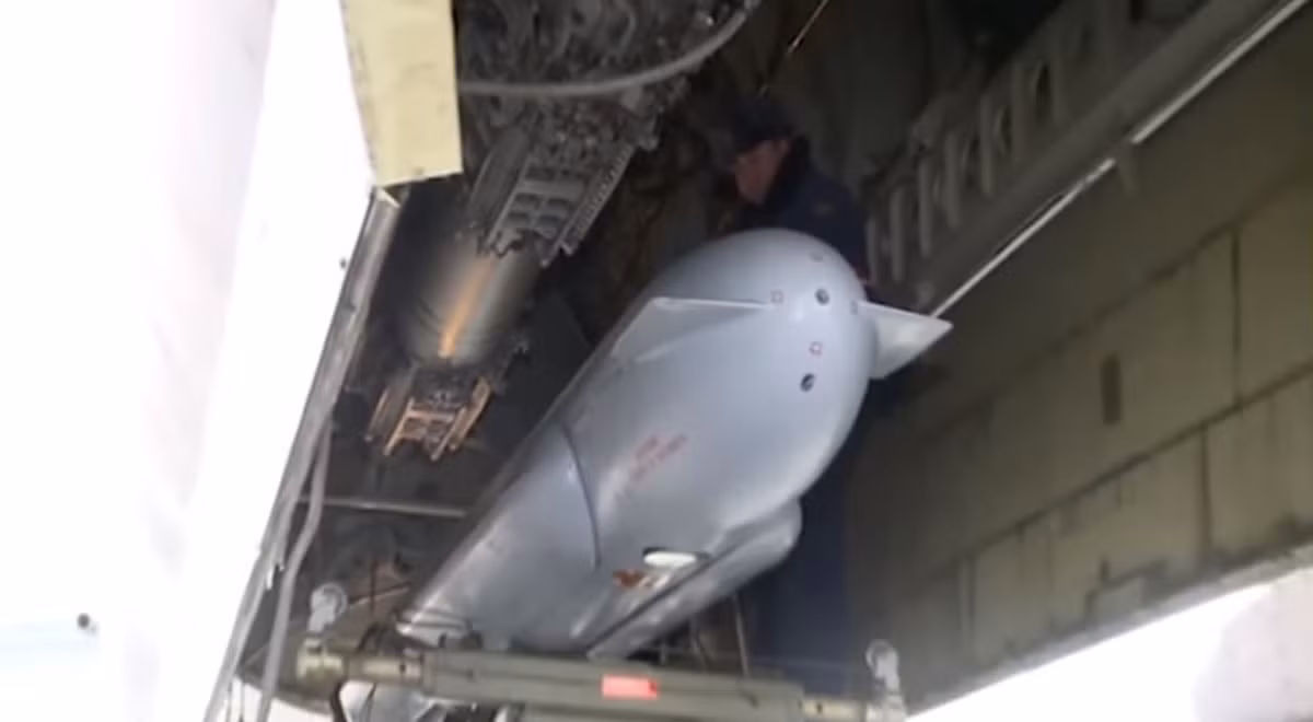 Tầm bắn tối đa của Kh-555 vào khoảng 2000 km, nhiều nguồn tin cho biết loại tên lửa này hoàn toàn có khả năng bắn chính xác ở tầm xa lên tới 2500 km, tuy nhiên phía quân đội Nga không xác nhận thông tin trên. Nguồn ảnh: Times.