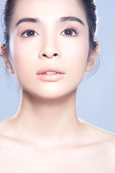 Nhiều người cho rằng da nhạy cảm sẽ không thể trang điểm, tuy nhiên, điều này chưa chắc đã đúng. Da nhạy cảm vẫn có thể make up nhưng sẽ khó khăn và cầu kỳ hơn so với những da thường.