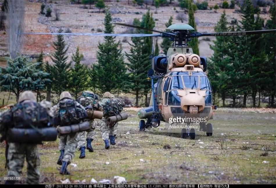 Vào đúng dịp Giáng sinh vừa rồi, lực lượng đặc nhiệm Thổ Nhĩ Kỳ đã có cuộc tập trận chống khủng bố dài ngày diễn ra trên vùng núi hẻo lánh thuộc miền Nam nước này. Nguồn ảnh: Gettyimg.