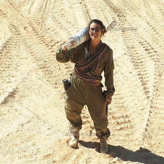 Ngay cả Quân đội Mỹ thì chưa có kíp lái tăng nào toàn nữ, với Nga cũng có nhưng rất ít. Nguồn ảnh: Sina.