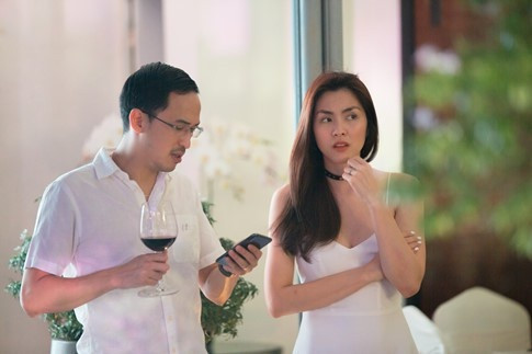 Theo nhiều người, trong lần trở lại này, Tăng Thanh Hà có thể sẽ thay đổi phong cách. Có lẽ cô sẽ lựa chọn phong cách trẻ trung, khỏe khoắn, năng động và gợi cảm hơn so với vẻ chững chạc, đằm thắm mà cô xây dựng trong thời gian qua.