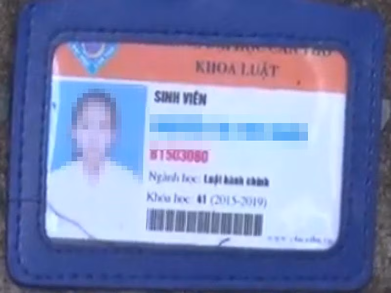 Thẻ sinh viên tìm thấy trong túi xách nạn nhân