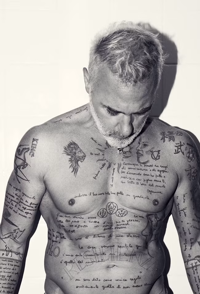 Mặc dù thiên hướng của ông là đăng về những điều tốt đẹp hơn trong cuộc sống, nhưng ông cũng có một triết lý đáng kinh ngạc về cái gọi là "những thú vui hưởng thụ" và dường như không quá quan trọng về bất kỳ điều gì.