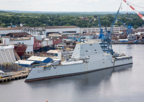 Trước đó, vào cuối tháng 10/2016 Hải quân Mỹ cũng đã biên chế tàu đầu thuộc khu trục hạm lớp Zumwalt là USS Zumwalt lmang số hiệu DDG-1000. Nguồn ảnh: Tumblr.