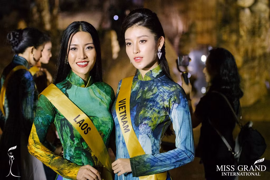 Á hậu Huyền My trong buổi chụp hình ở động Thiên Đường, Quảng Bình.