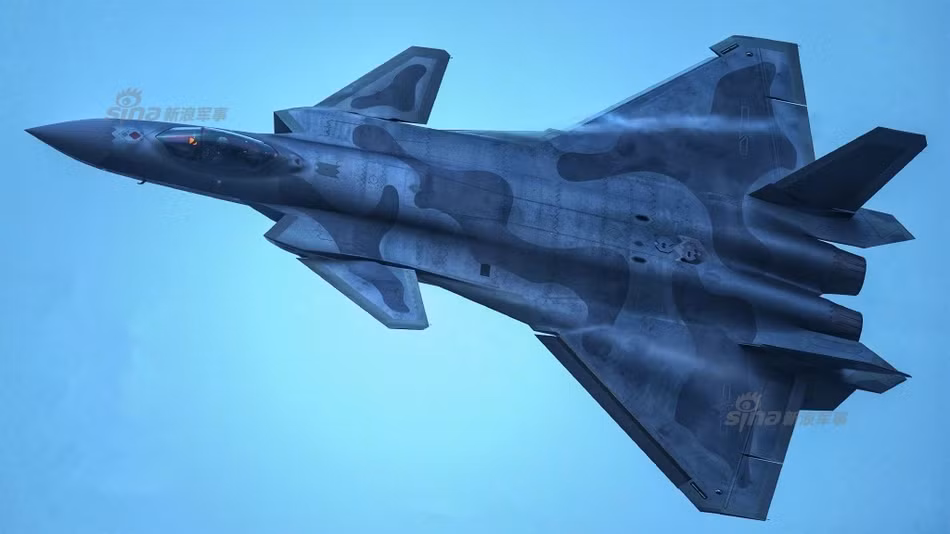 Trong kho vũ khí nguy hiểm của Trung Quốc không thể không kể đến J-20 - dòng chiến đấu cơ tàng hình thế hệ thứ 5 đầu tiên của nước này. Chiến đấu cơ này còn được ví như "F-22 Trung Quốc" với một số nét tương đồng với các chiến đấu cơ tàng hình nổi tiếng của Mỹ. Nguồn ảnh: Sina.