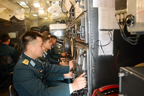 Quá trình huấn luyện luôn khắt khe, bài bản và phải hiệp đồng chặt chẽ giữa nhiều lực lượng, nhiều bộ phận.