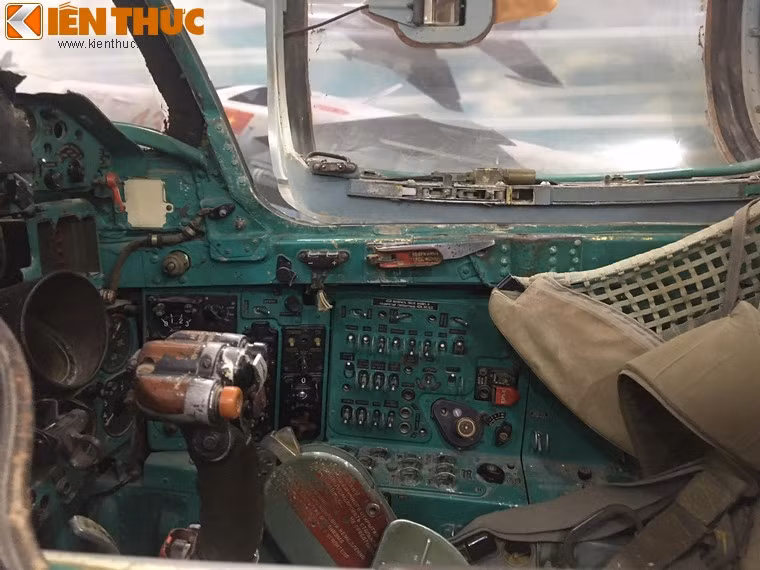 Cận cảnh buồng lái của một phi cơ MiG-21 tham chiến trên bầu trời Hà Nội trong chiến dịch Điện Biên Phủ trên không.
