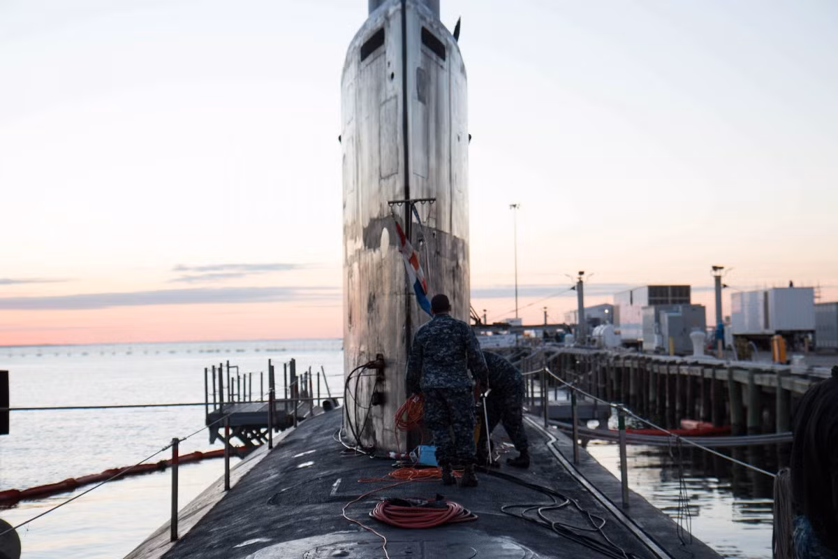 Mới biên chế năm 2015, USS John Warner đến nay mới chỉ bước qua tuổi thứ ba và dự kiến sẽ phục vụ được khoảng 60 năm nữa. Nguồn ảnh: BI.