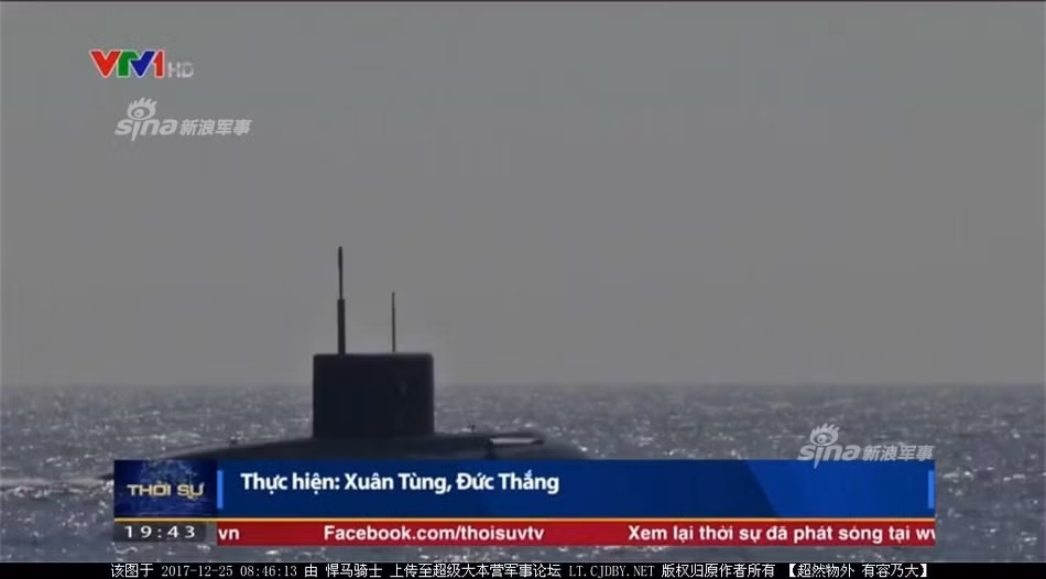 Hầu hết các tờ báo quốc tế đều dẫn lại nguồn phóng sự giới thiệu về giới thiệu về lực lượng Không quân Hải quân của ta được Đài Truyền hình Việt Nam VTV phát sóng hôm 22/12. Trong đó có cảnh ghi lại khoảnh khắc tàu ngầm Kilo của Hải quân Việt Nam bắn thử tên lửa Kalibr từ dưới mặt nước.. Nguồn ảnh: VTV.