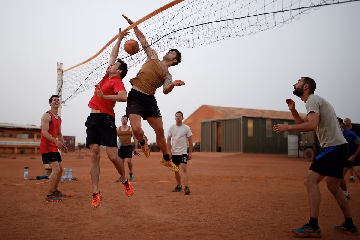 Thực tế, quân đội Pháp không có nhiều việc để làm ở đây vì dường như các nhóm phiến quân cũng muốn tránh đối đầu với họ. Nguồn ảnh: Theatlantic.