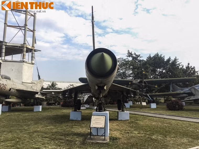 Chiếc phi cơ Anh hùng Phạm Tuân đã điều khiển để bắn hạ một pháo đài bay B-52 trong chiến dịch 12 ngày đêm lịch sử là loại MiG-21 F96 thuộc Đoàn 921 Không quân, đơn vị đã bắn rơi tổng cộng 137 máy bay Mỹ các loại trong kháng chiến chống Mỹ cứu nước.