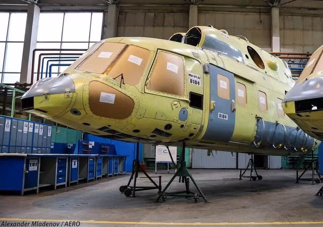 So với dòng trực thăng Black Hawk của Mỹ, Mi-171 vượt trội hoàn toàn với giá chỉ bằng 1/3 mà có thể mang theo được số lượng binh lính nhiều gấp đôi. Chính điều này đã dẫn tới việc trực thăng Black Hawk của Mỹ không thể cạnh tranh được với dòng Mi-171 nói riêng và M-17 nói chung của Nga. Nguồn ảnh: Sina.