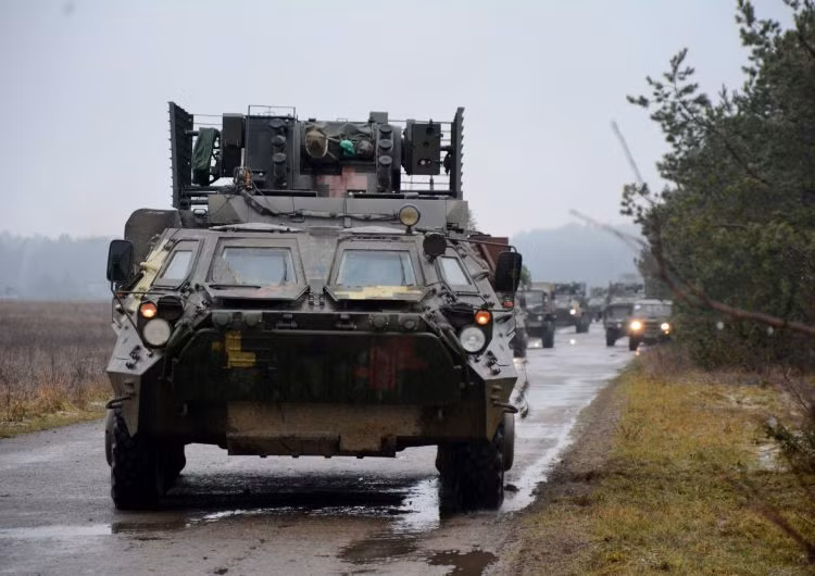 Vừa mới đây, các xe thiết giáp BTR-4 cùng hàng loạt khí tài hạng nặng của Quân đội Ukraine đã tham gia vào một cuộc tập trận quy mô lớn. Nguồn ảnh: Defence.