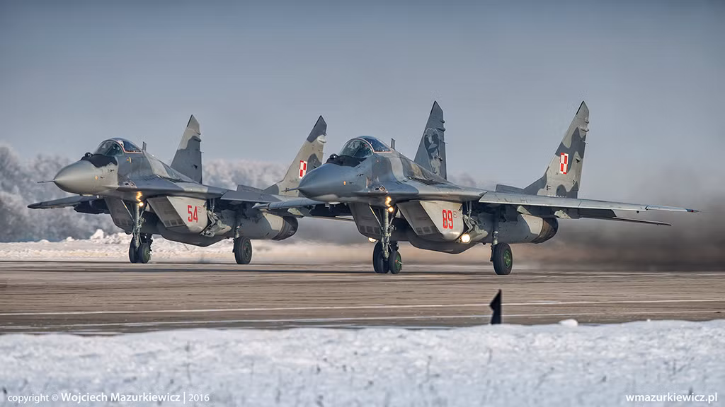 Tốc độ bay tối đa của dòng tiêm kích này có thể lên đến Mach 2,25 và có tầm hoạt động tối đa khoảng 1430km. Nguồn ảnh: Aviation.